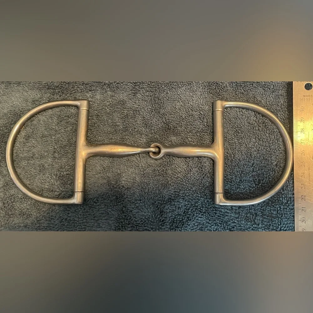 English riding D-Ring Snaffle Bit - Picture 1 of 3